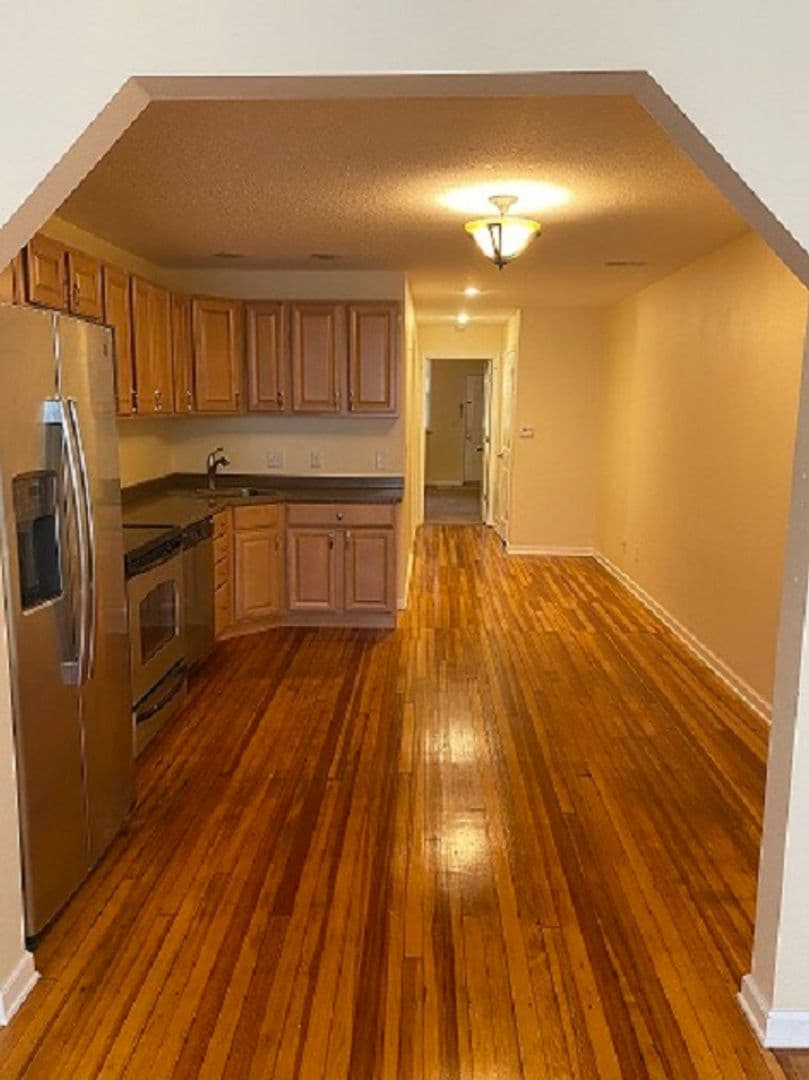 Davenport Apartment: 108 W 5th Street