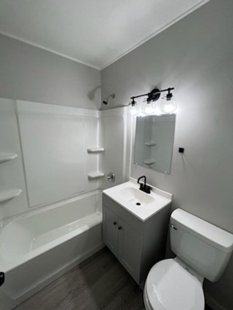 Davenport Apartment: 3803 - 3805 Johnson Ave.