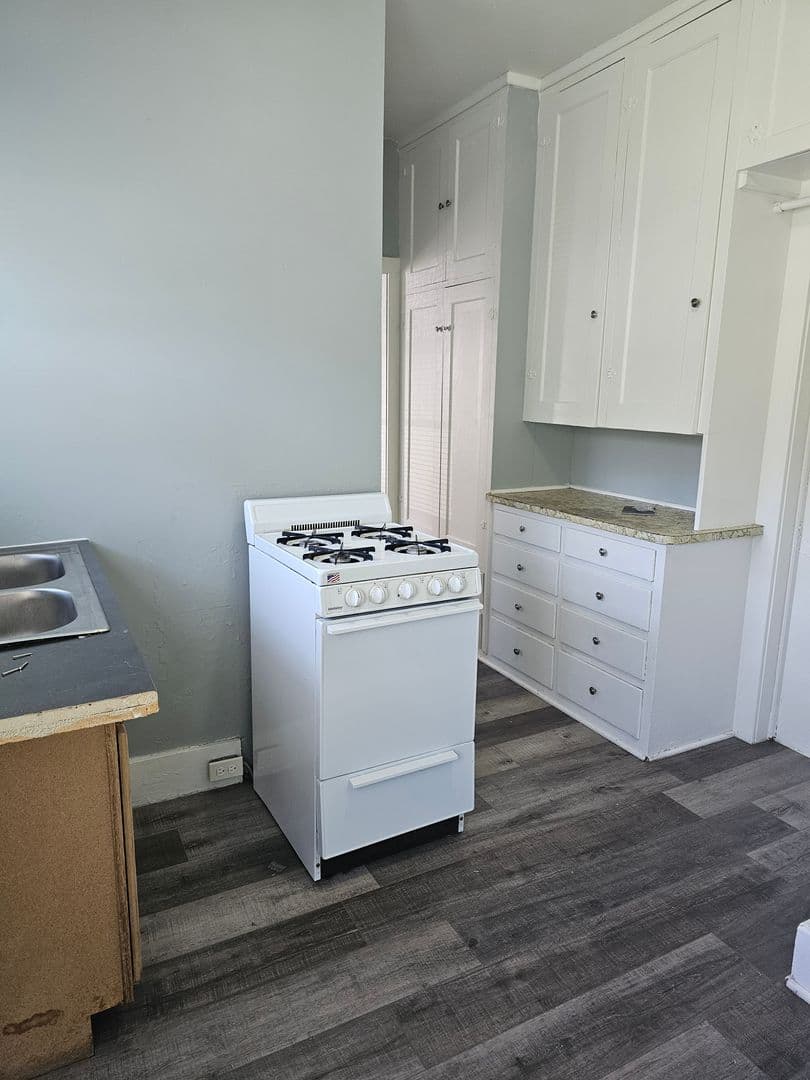 Rock Island Apartment: 1819 17th St.