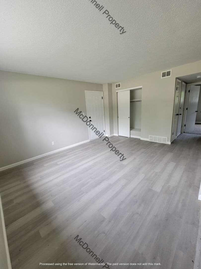 Davenport Apartment: 3528 Heatherton Drive