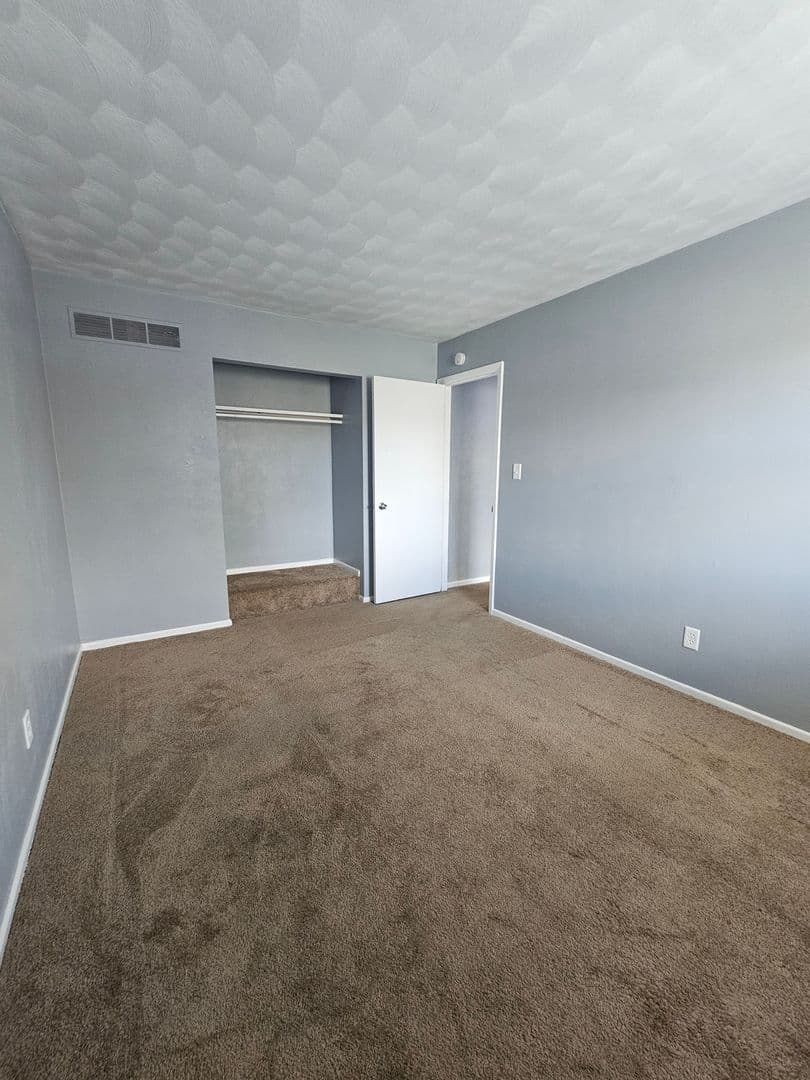 Davenport Apartment: 644 W 63rd Street