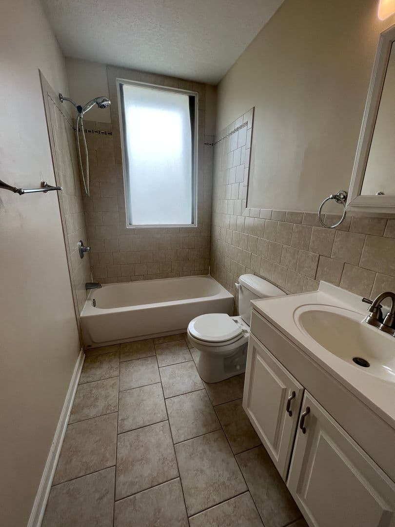 Davenport Apartment: 108 W 5th Street