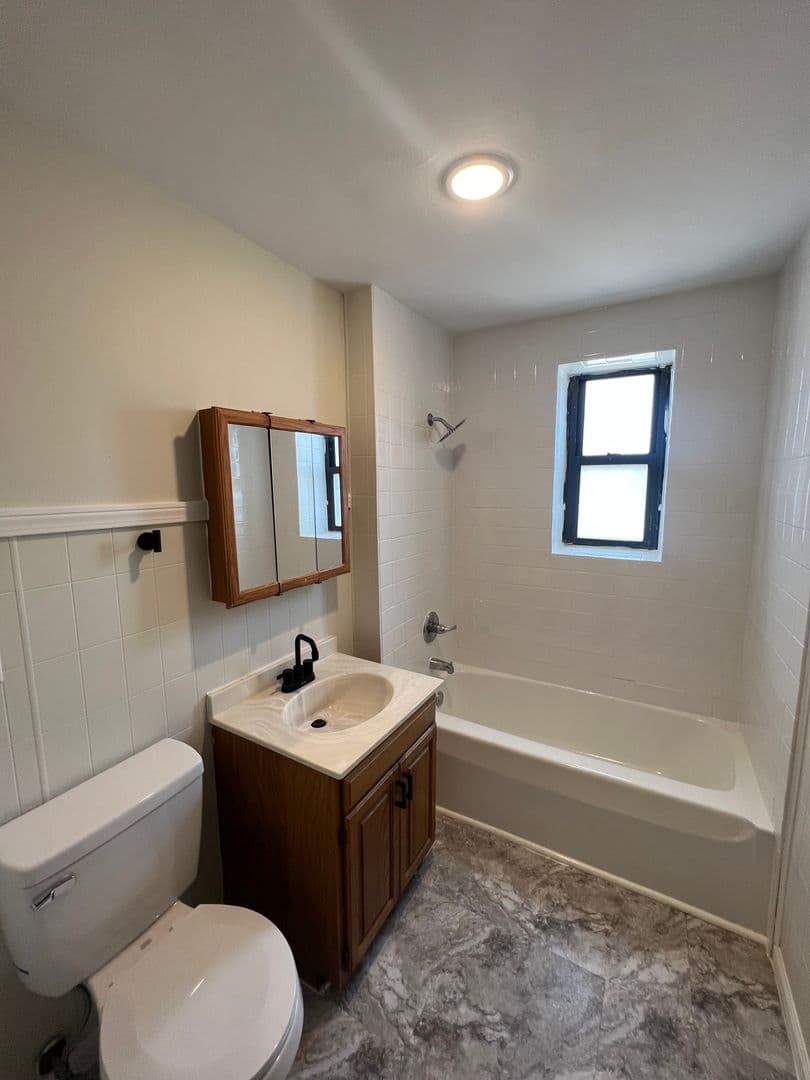 Davenport Apartment: 1011 Bridge Ave. - 1212 E 10th St.