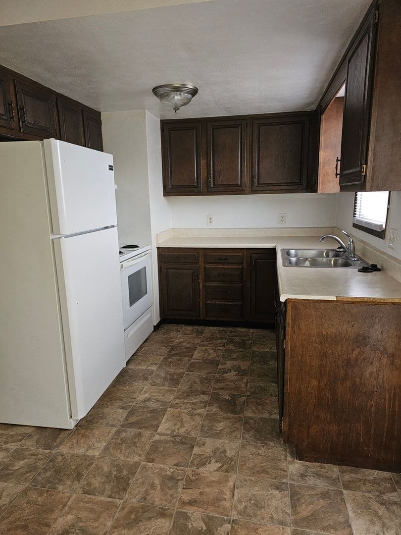 Davenport Apartment: 3367 Hillandale Rd. & 2931 W 34th St.