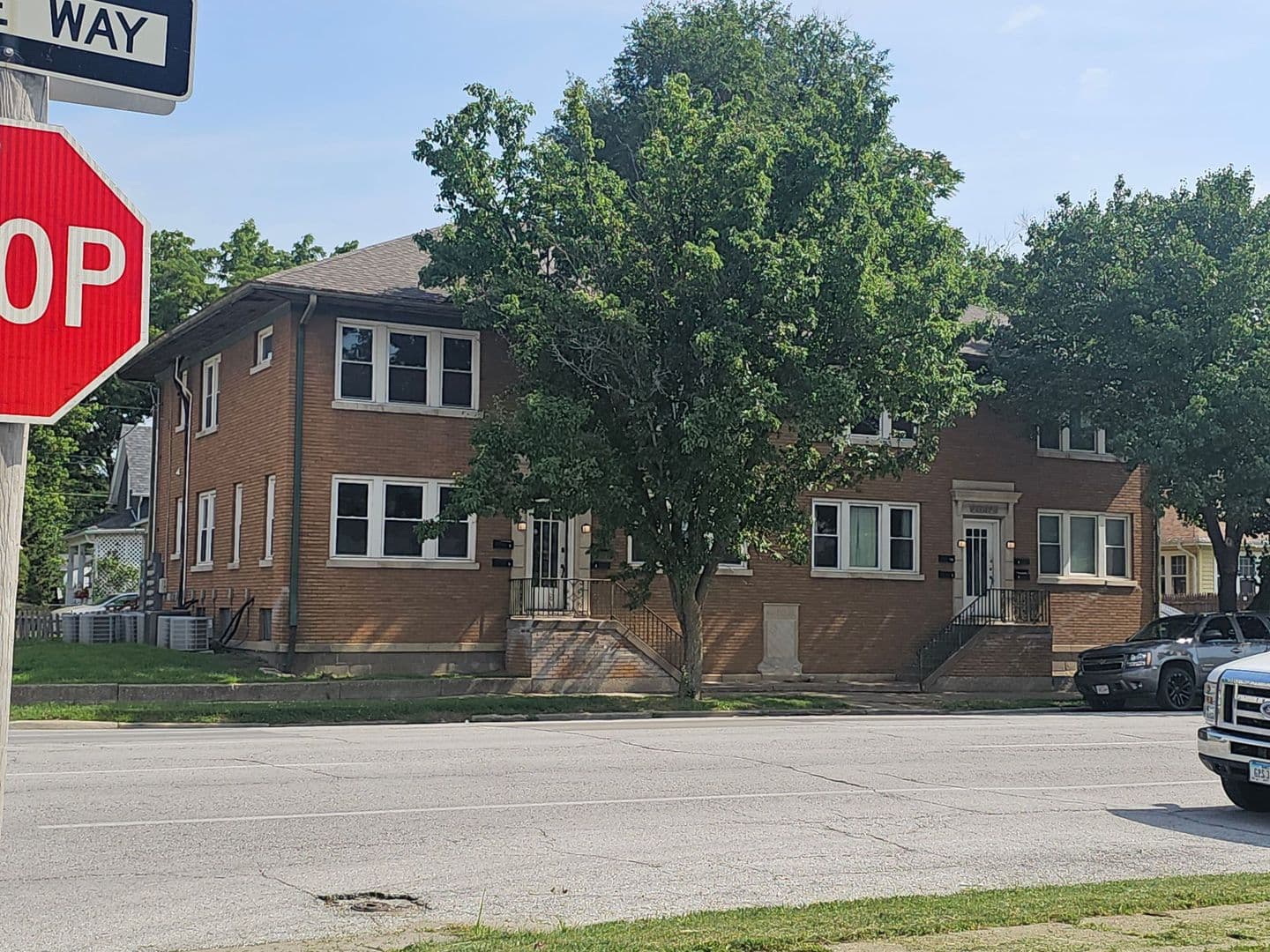 Davenport Apartment: 2042-2046 W 4th St.