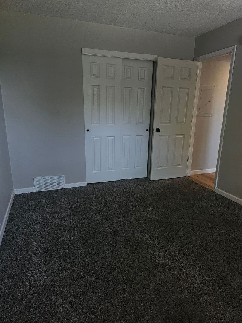Davenport Apartment: 3424 Heatherton Drive