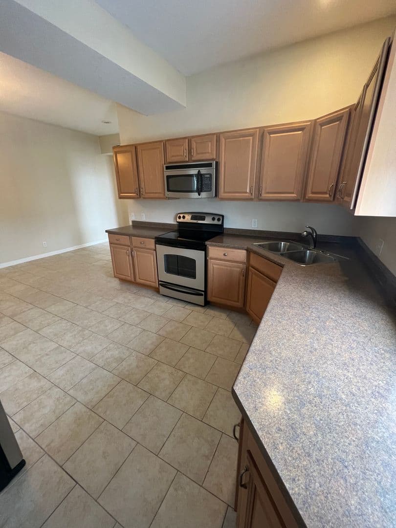 Davenport Apartment: 108 W 5th Street