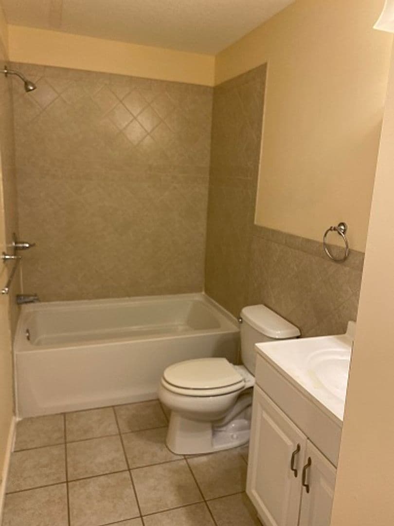 Davenport Apartment: 108 W 5th Street