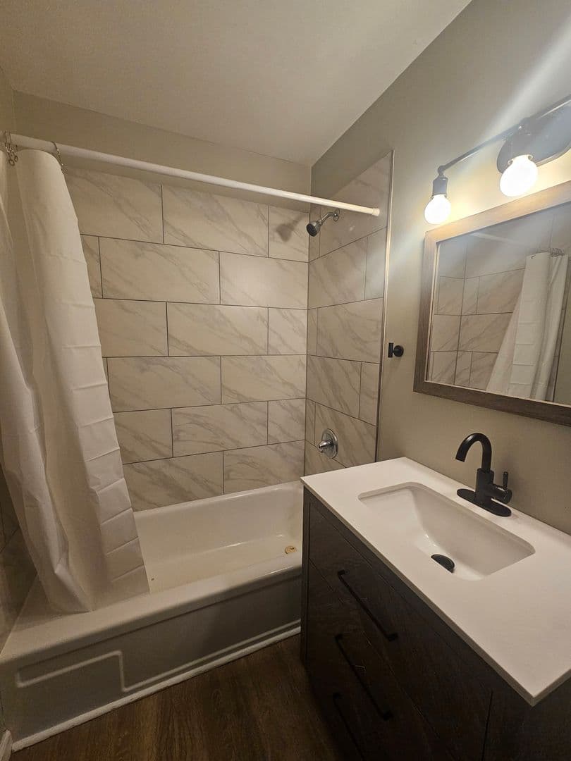 Davenport Apartment: 1656-1666 W 42nd St.