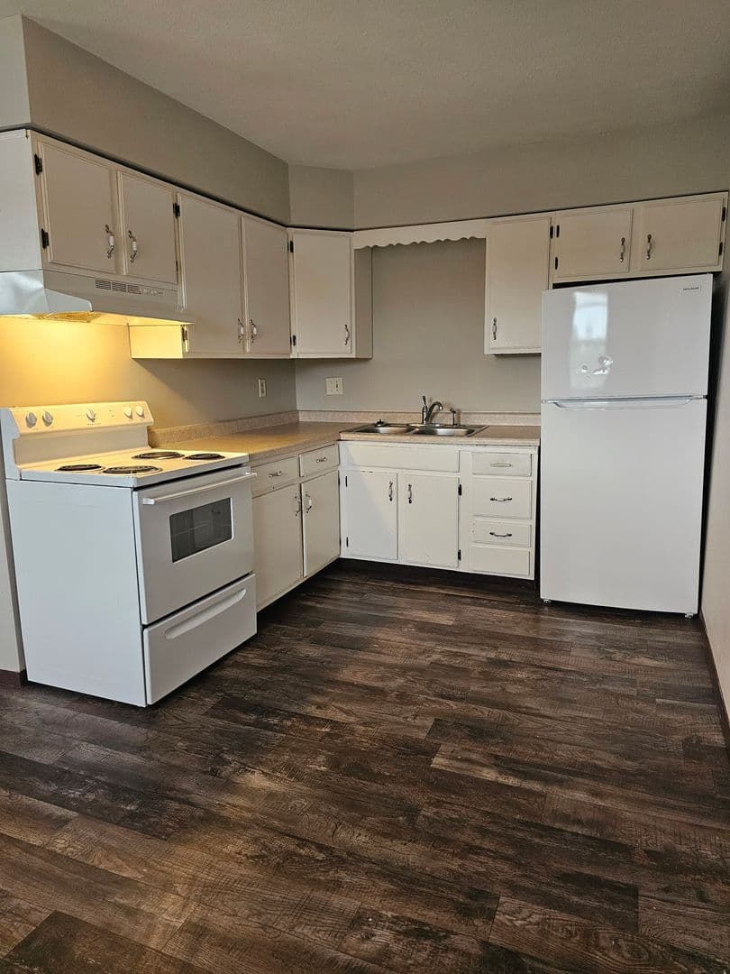 Davenport Apartment: 710 W 63rd St.