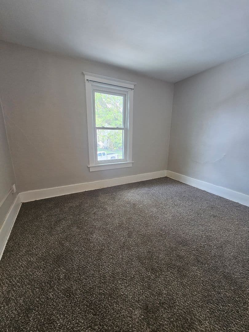 Davenport Apartment: 1502 W Pleasant St.