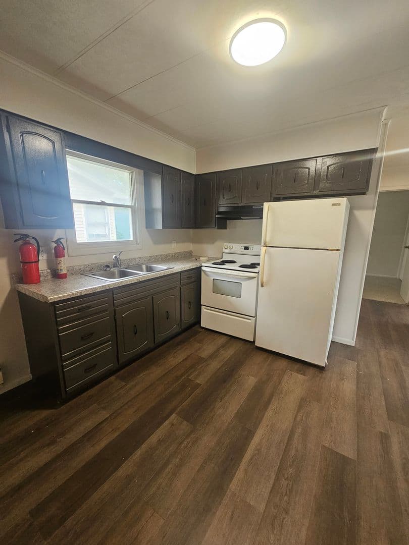 Aledo Apartment: 401-407 SW 8th St.