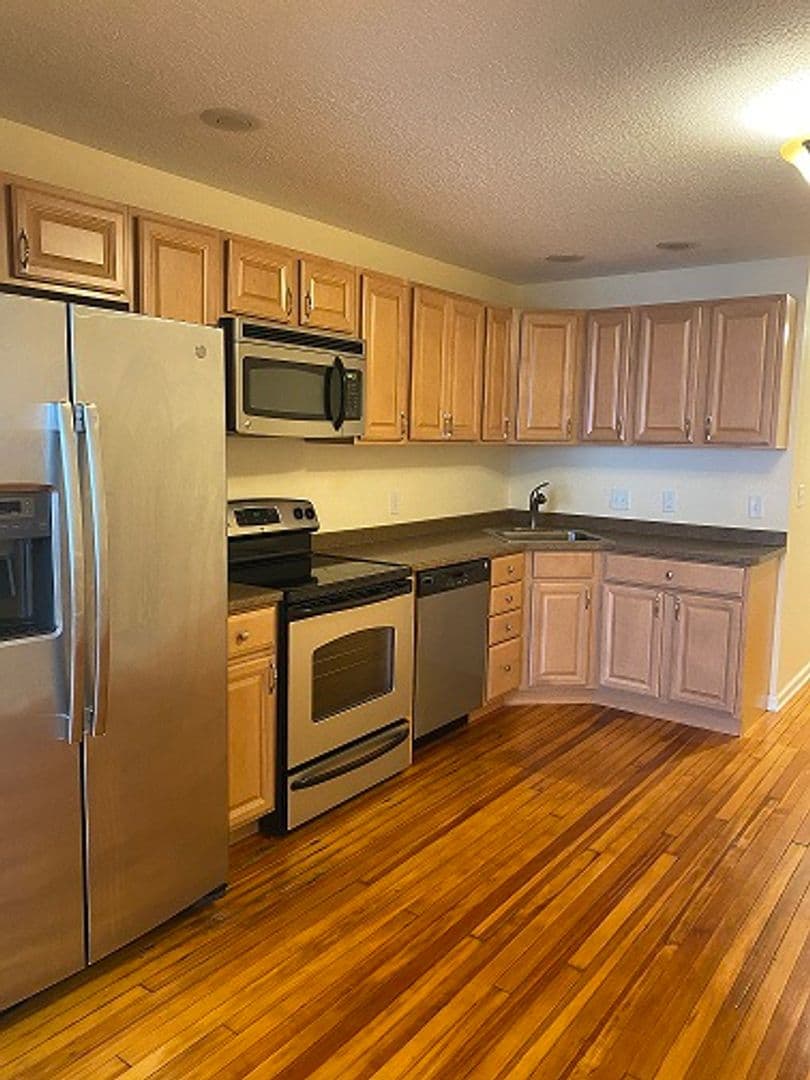 Davenport Apartment: 108 W 5th Street