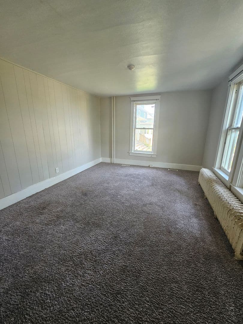 Rock Island Apartment: 2824 8th Ave.