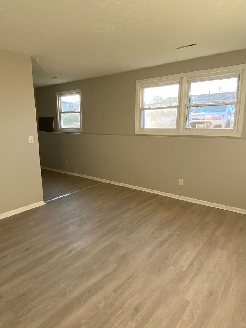 Davenport Apartment: 769 W 61st St.