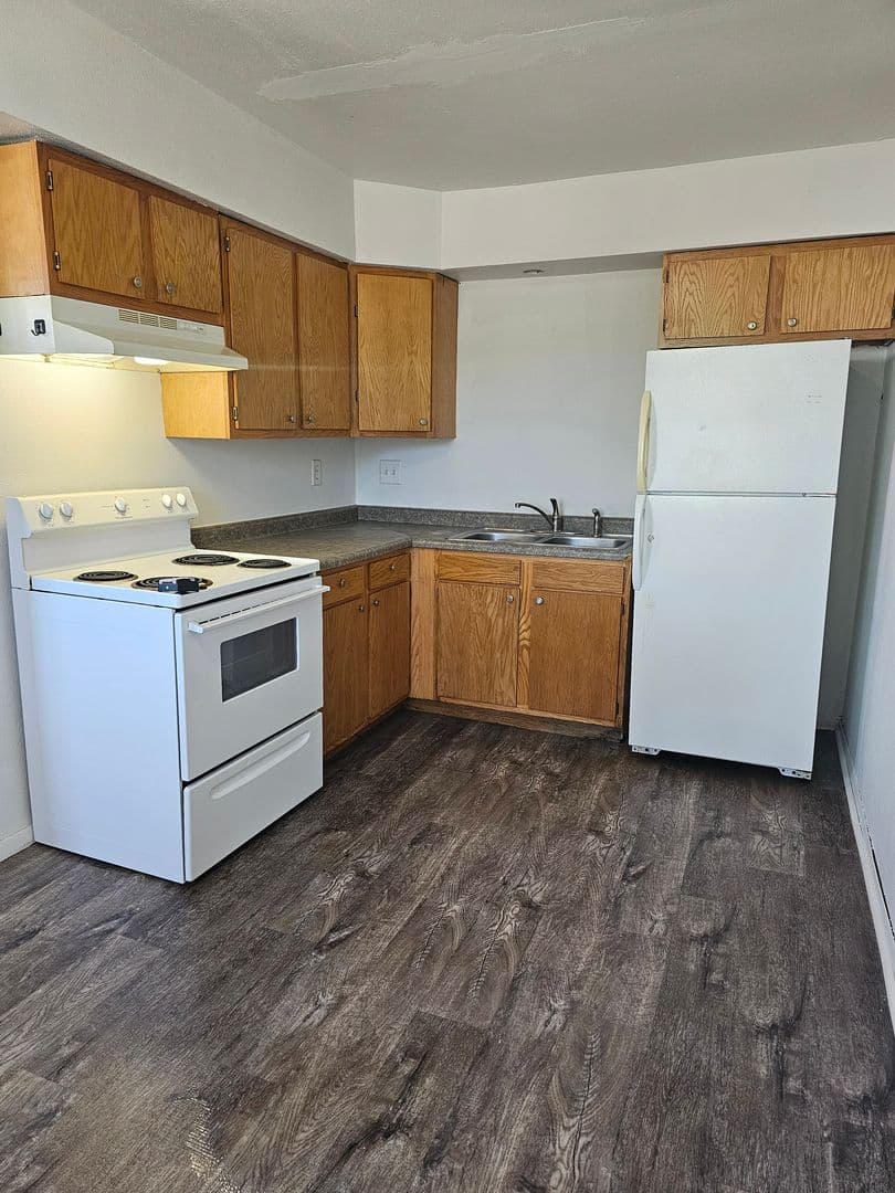 Davenport Apartment: 710 W 63rd St.