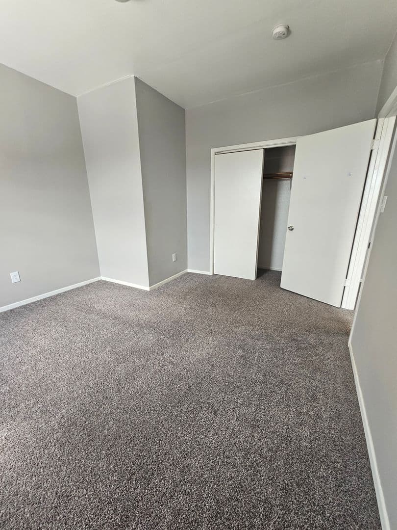 East Moline Apartment: 1022 15th Ave.