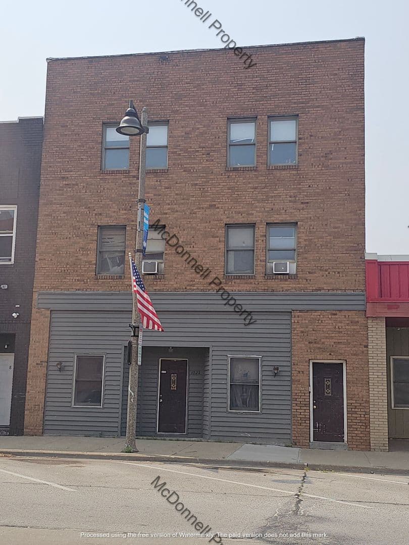 East Moline Apartment: 1022 15th Ave.