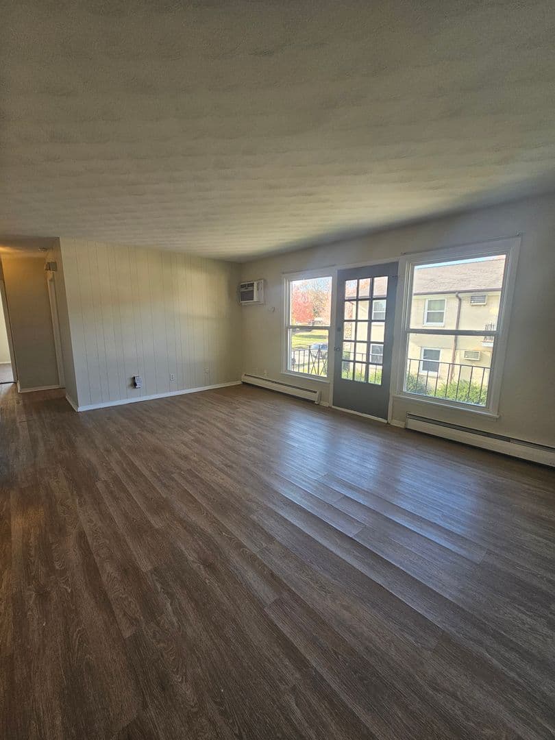 Davenport Apartment: 1656-1666 W 42nd St.