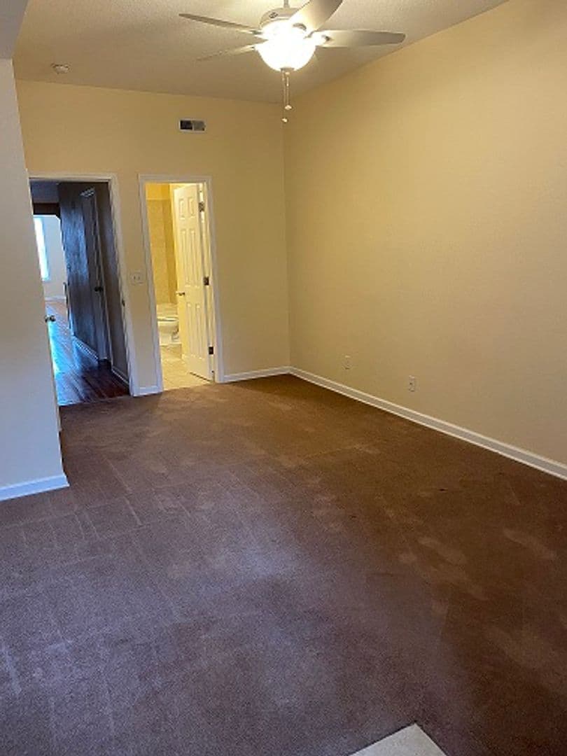 Davenport Apartment: 108 W 5th Street