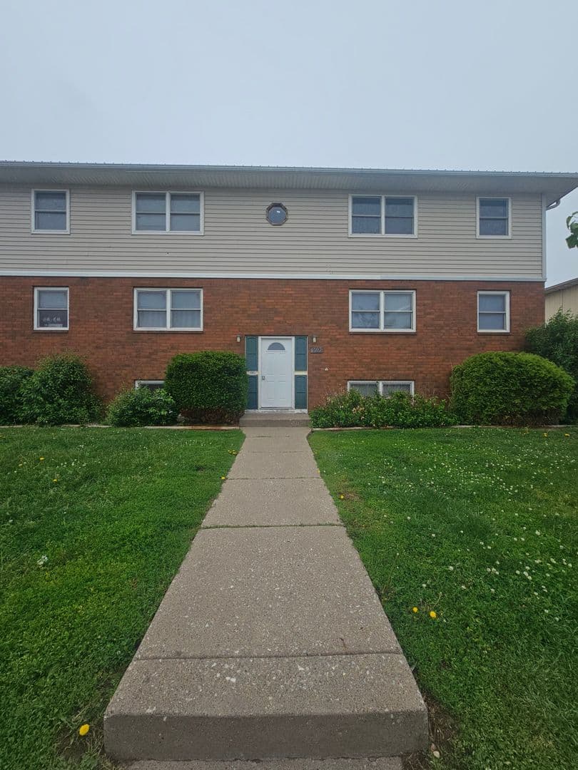 Davenport Apartment: 710 W 63rd St.