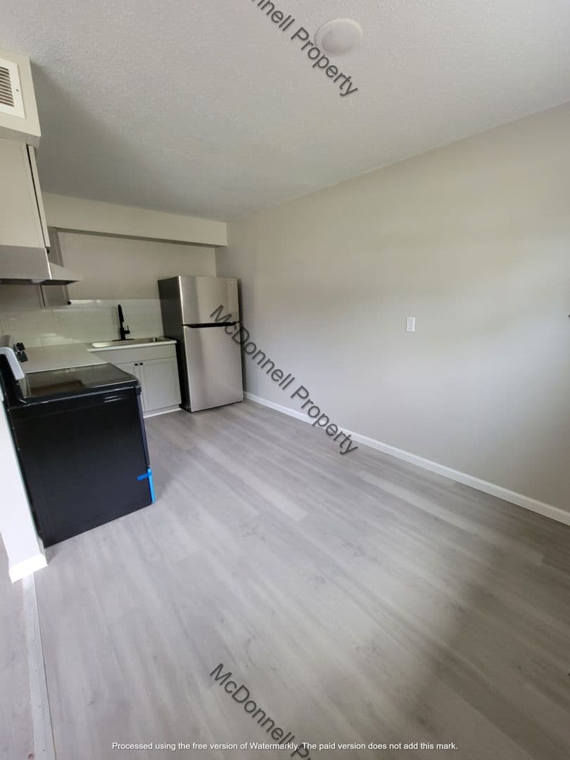 Davenport Apartment: 3528 Heatherton Drive