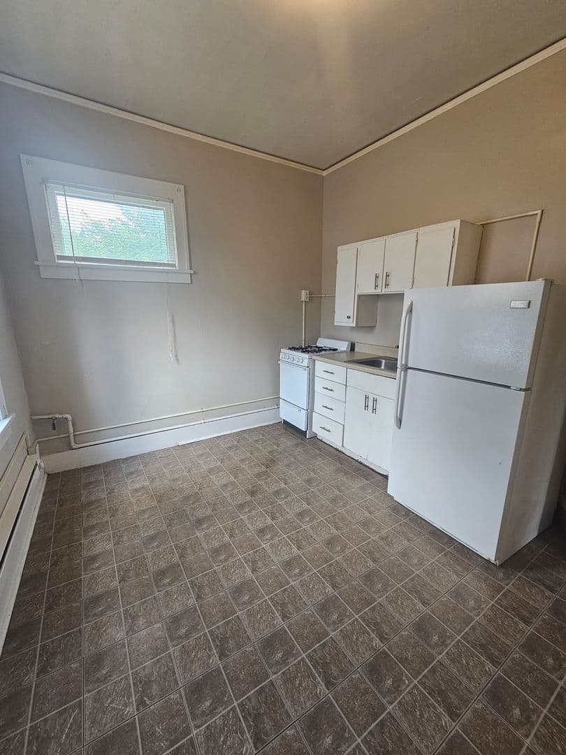 Davenport Apartment: 2148 Telegraph Rd.