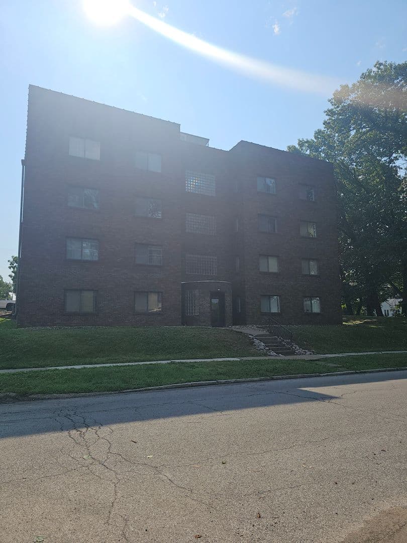 Davenport Apartment: 1011 Bridge Ave. - 1212 E 10th St.