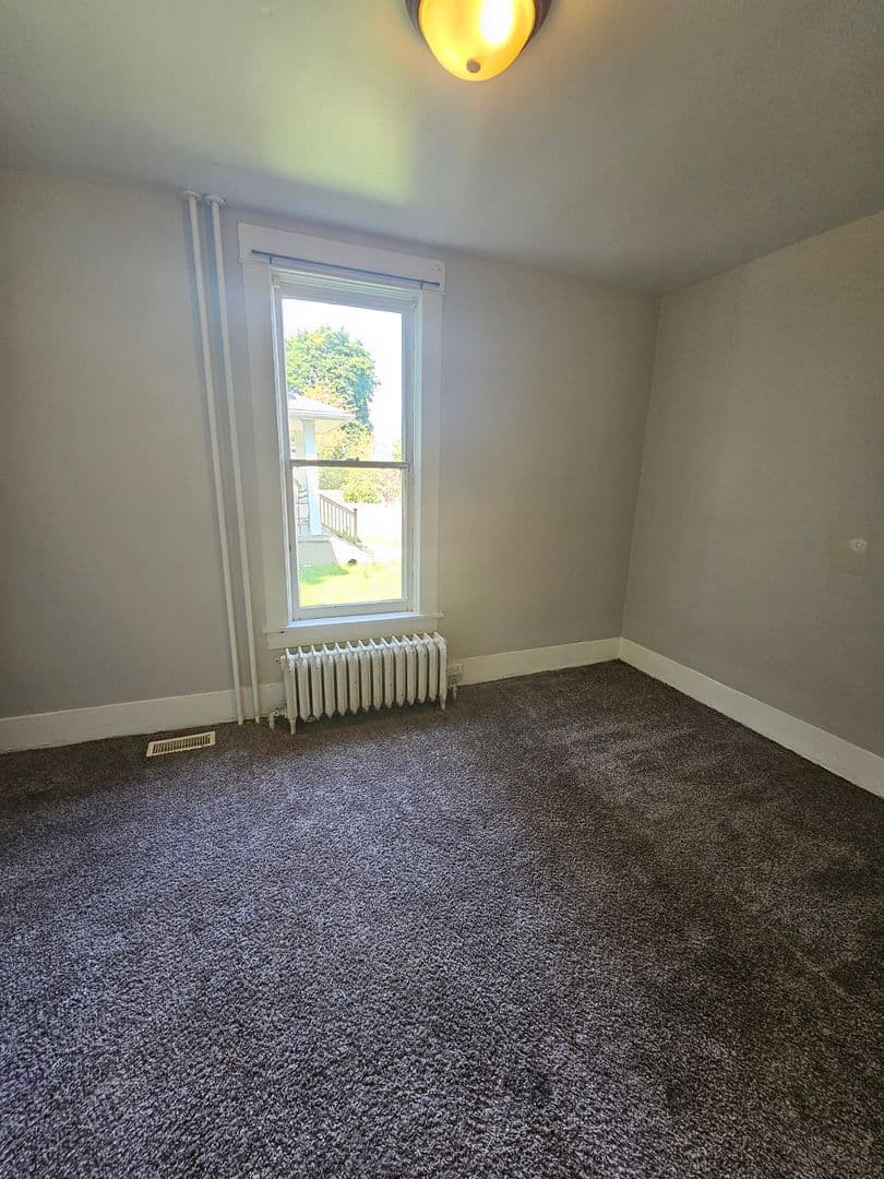 Rock Island Apartment: 2824 8th Ave.