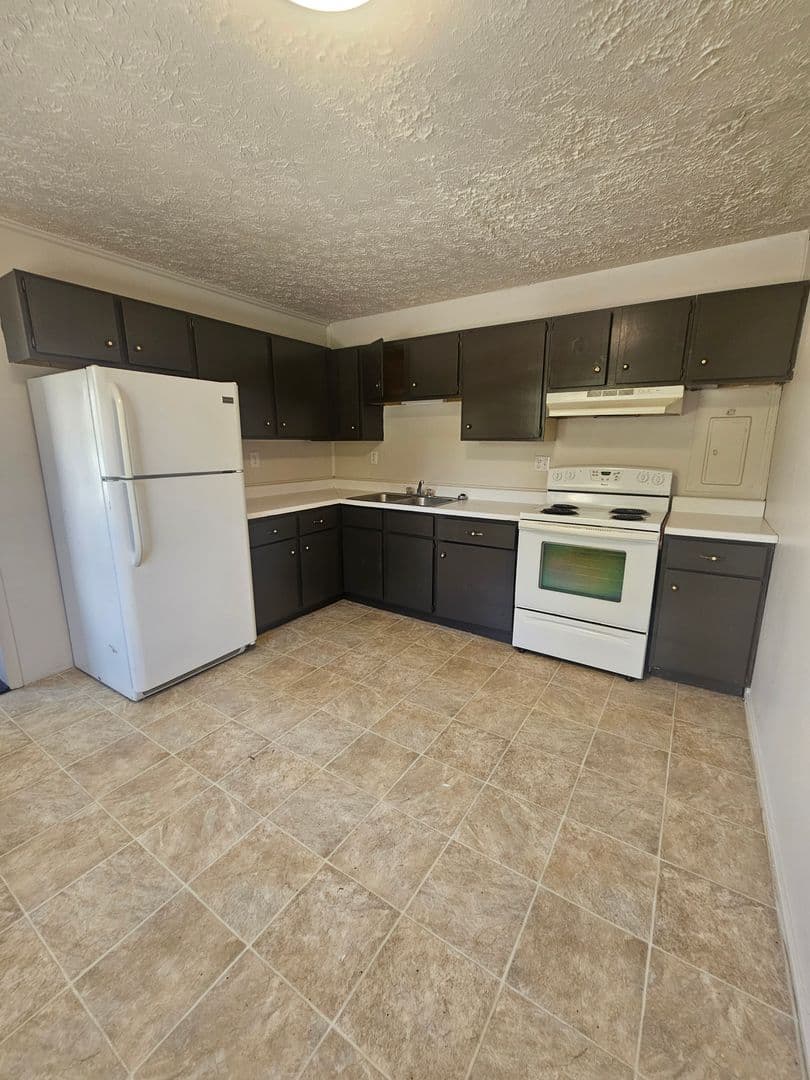 Aledo Apartment: 804 SW 4th St.