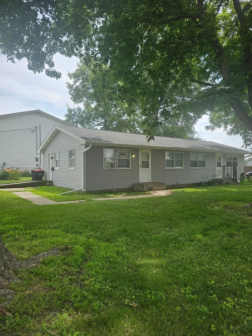 Aledo Apartment: 106 - 108 NW 11th Ave