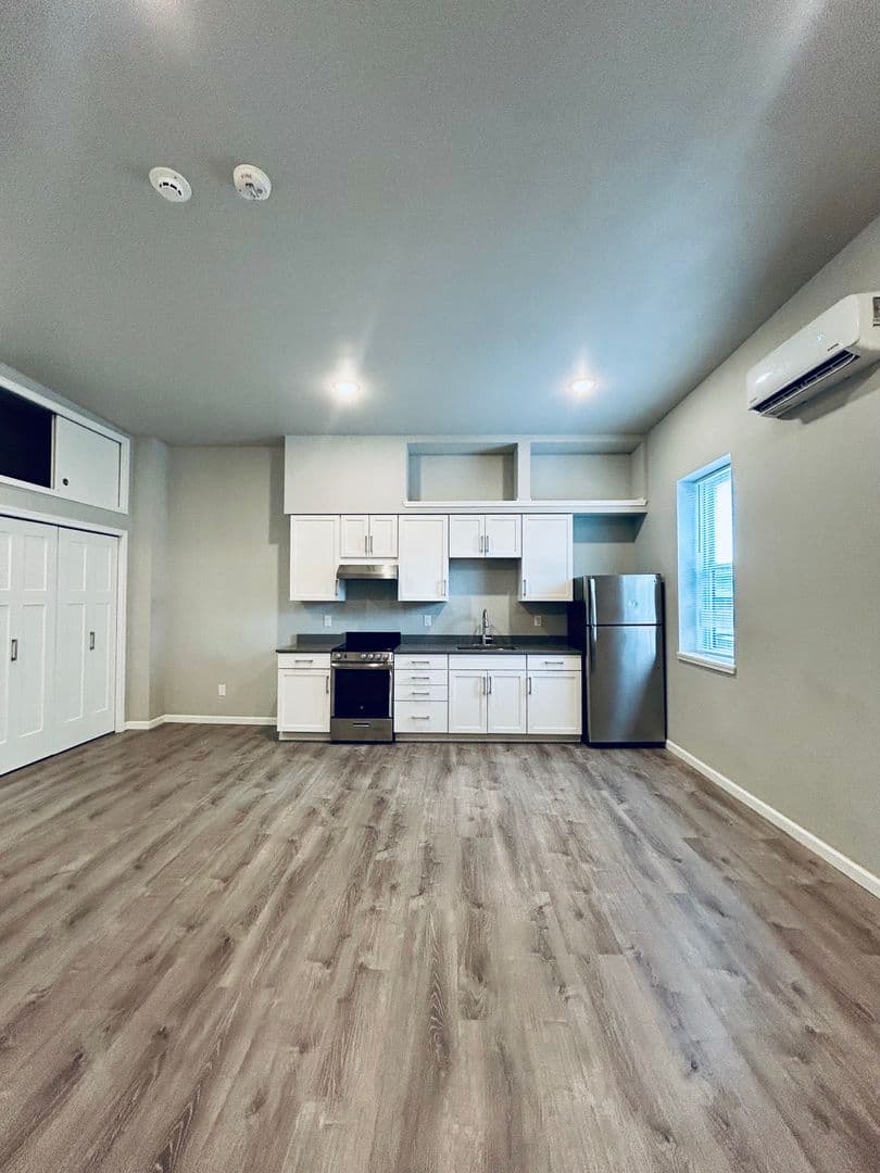 Wenatchee Apartment: 112 N. Wenatchee Ave