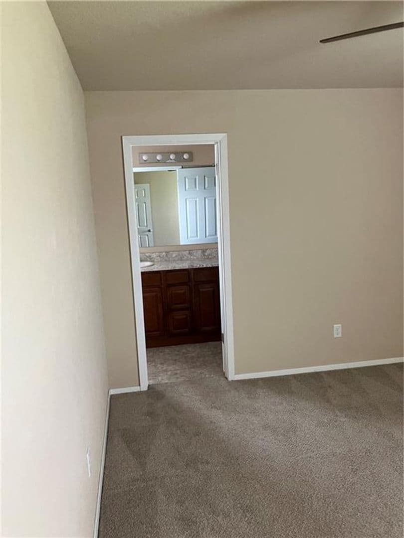 Bentonville House: 709 NW 67th Ave