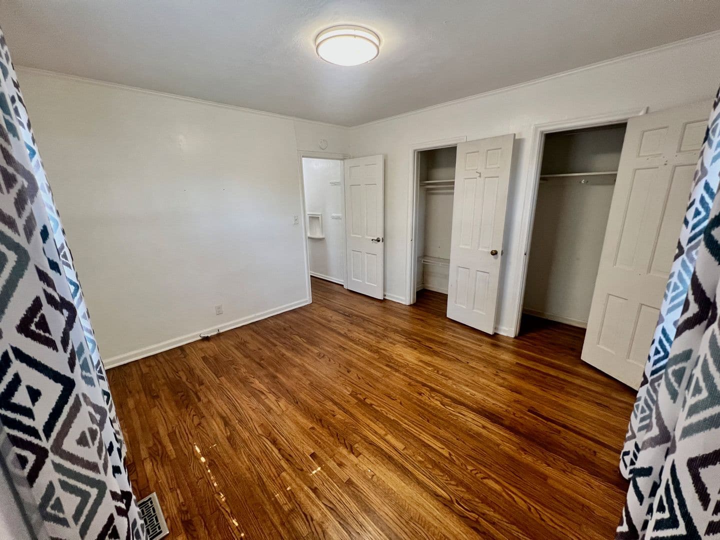 Tulsa House: 1121 S Vandalia Ave