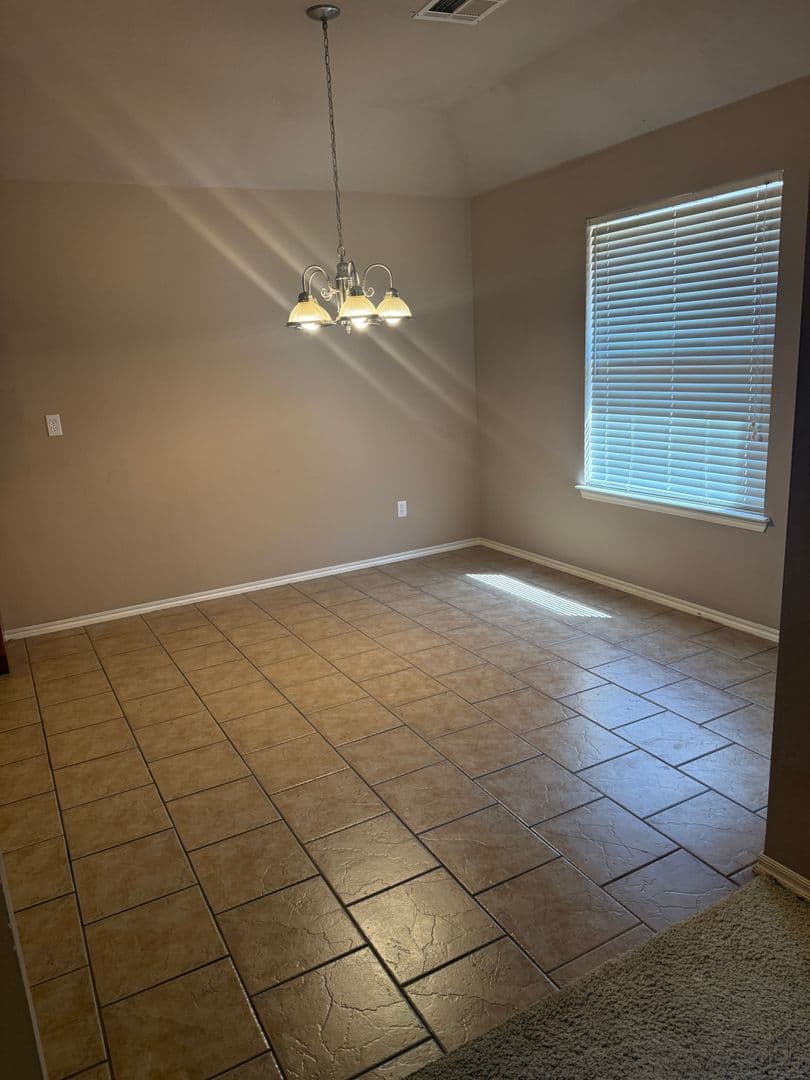 Mustang House: 400 S Castle Ridge Ln