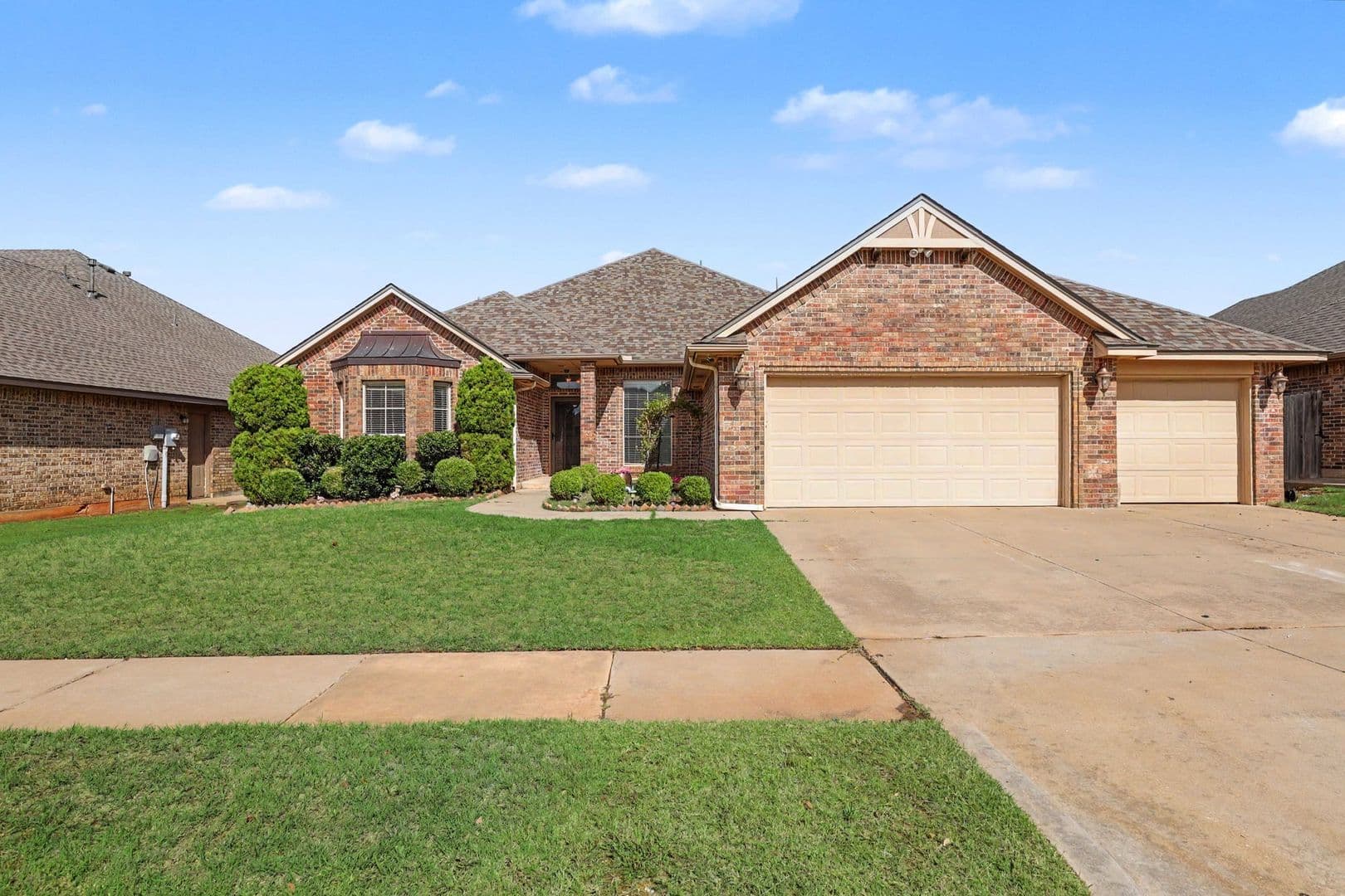 Moore House: 2709 SW 97th Cir.
