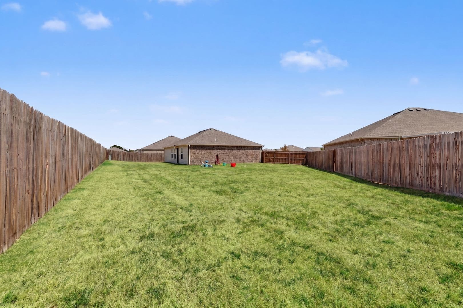 Mustang House: 1007 N Deer Court Way
