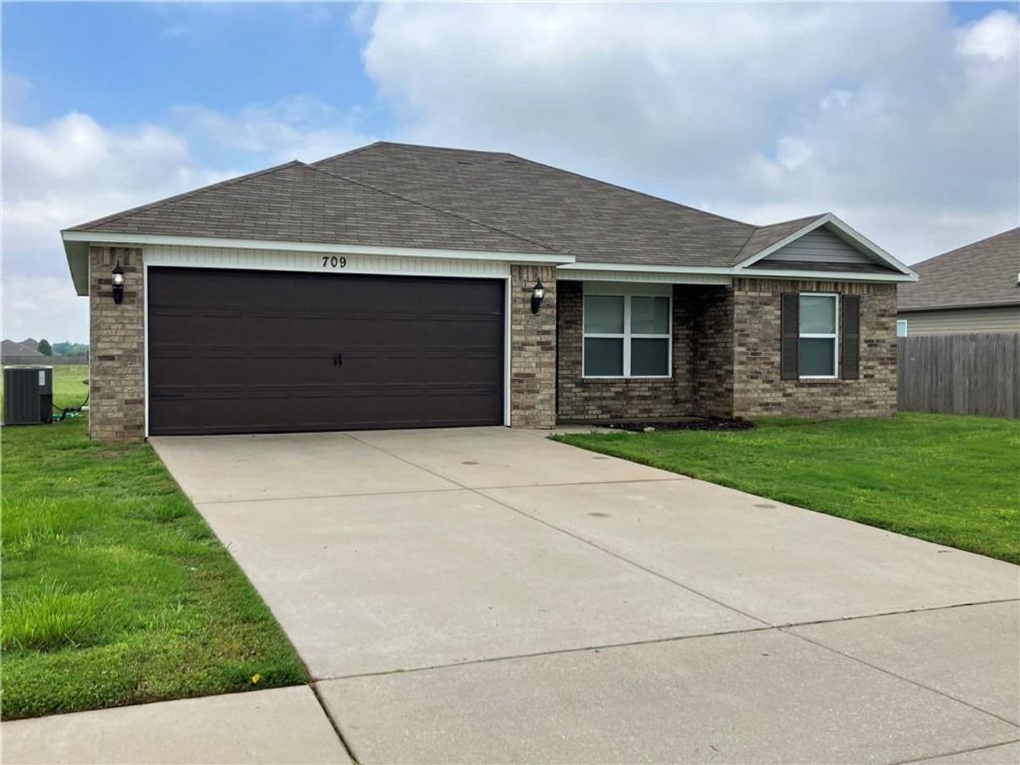 Bentonville House: 709 NW 67th Ave