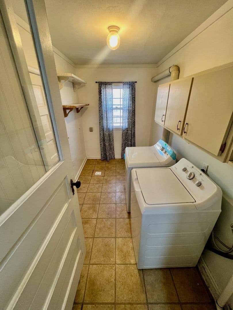 Tulsa House: 1121 S Vandalia Ave