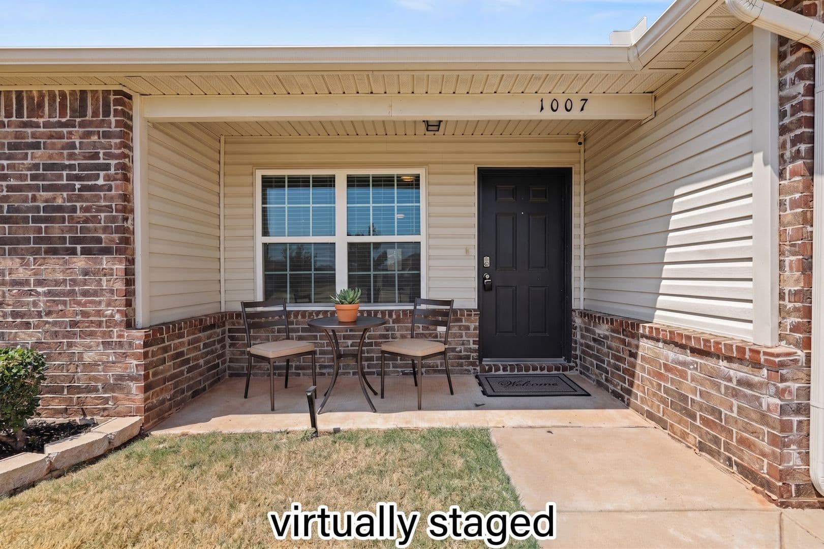Mustang House: 1007 N Deer Court Way