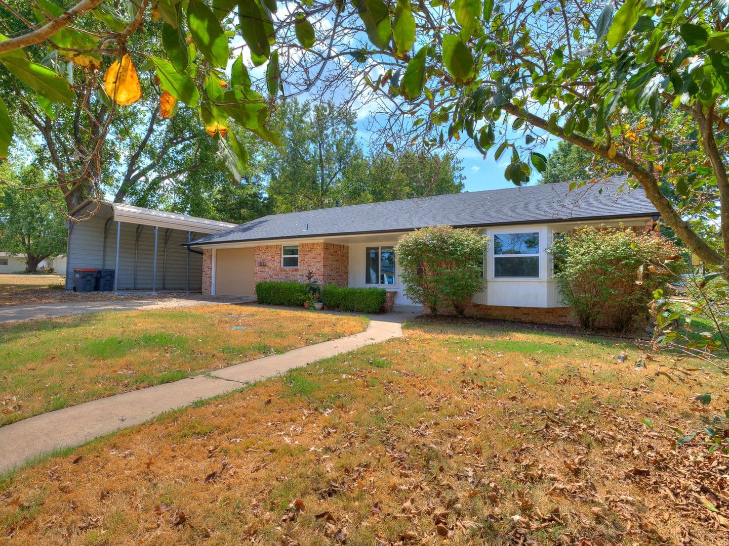 Cave Springs House: 463 E Johnson Ave