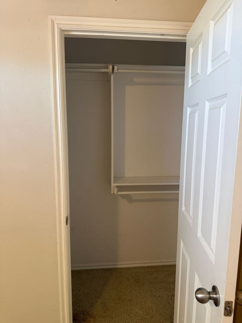 Mustang House: 400 S Castle Ridge Ln