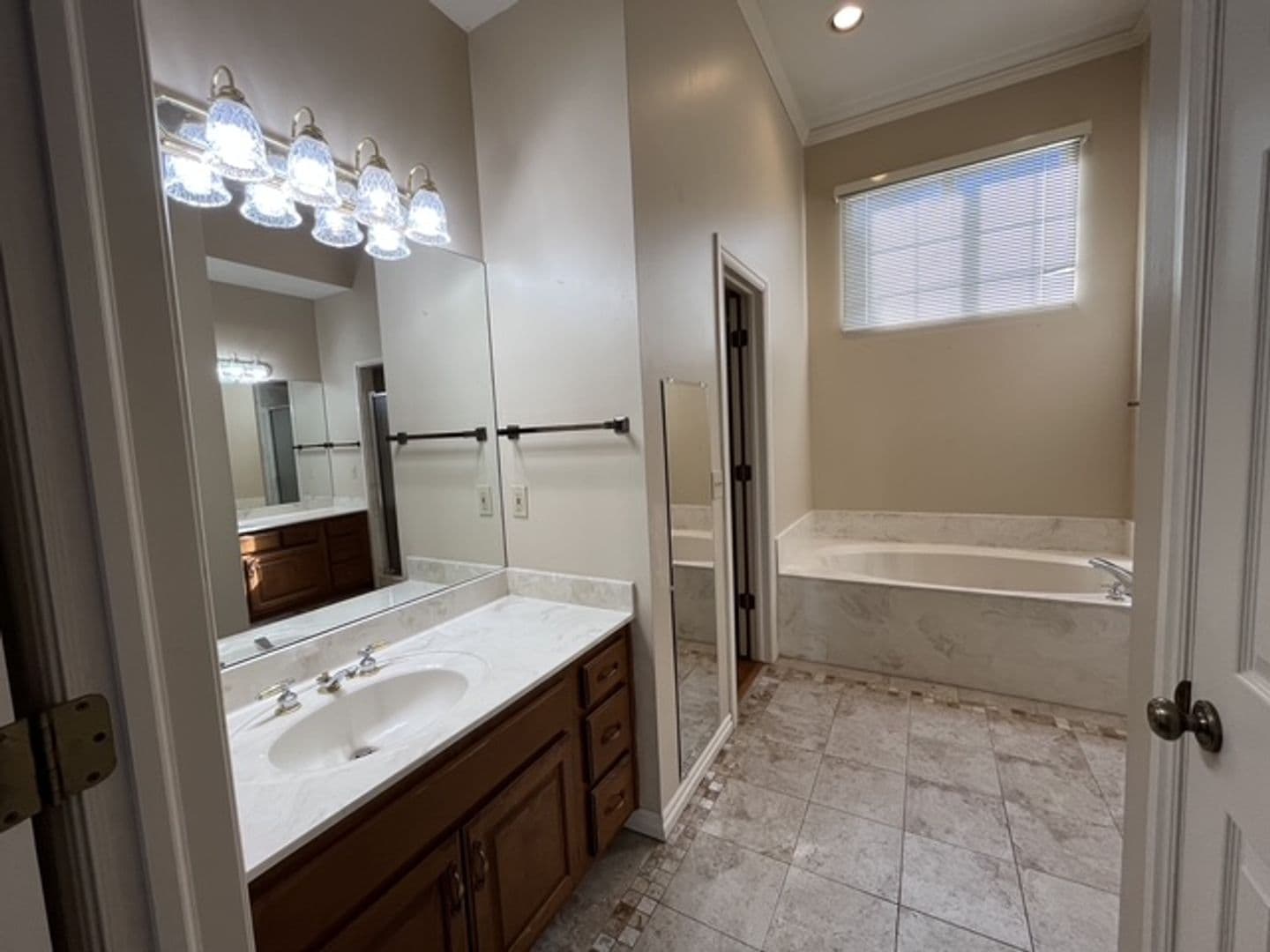 Tulsa House: 9146 S Florence Pl