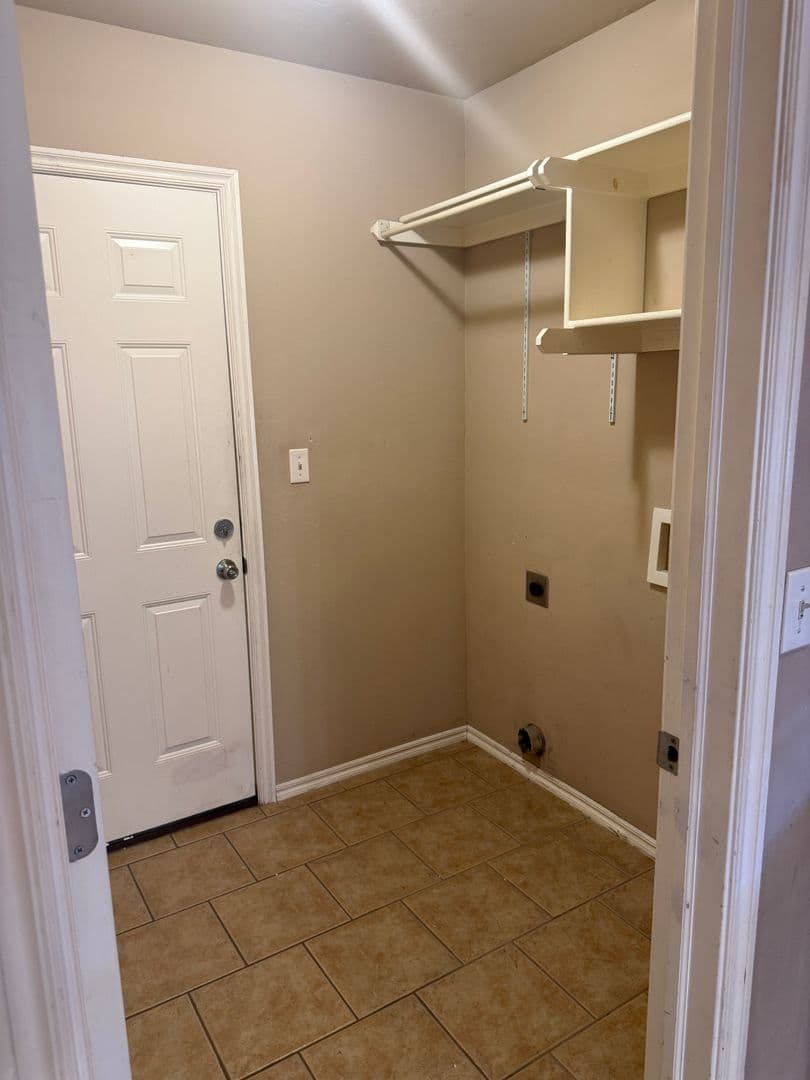 Mustang House: 400 S Castle Ridge Ln