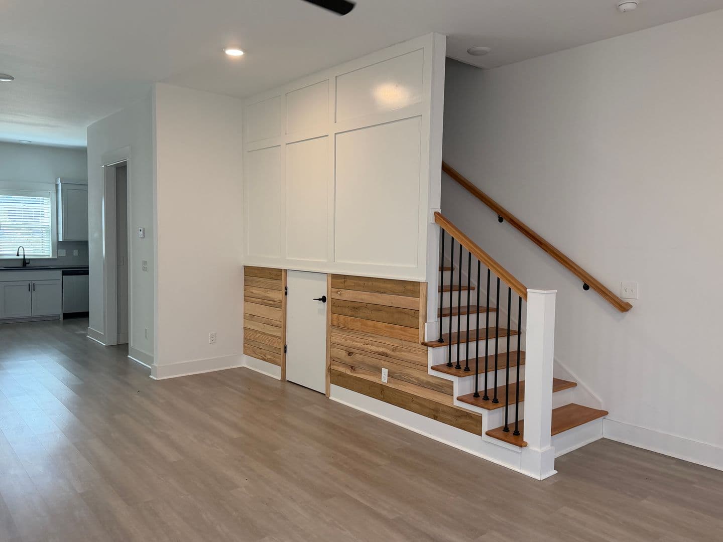 Fayetteville House: 1349 S Duncan