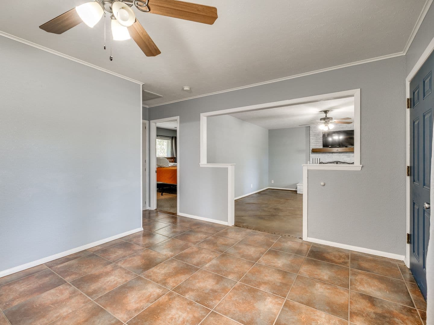 Cave Springs House: 463 E Johnson Ave