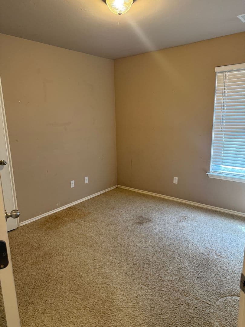Mustang House: 400 S Castle Ridge Ln