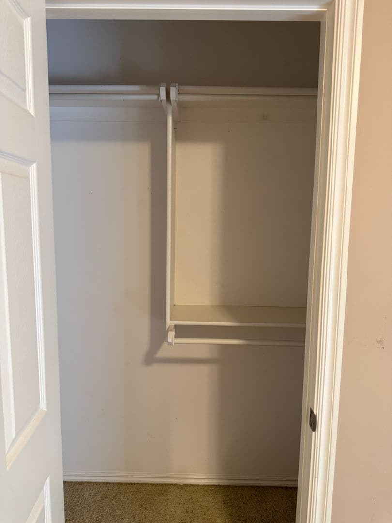 Mustang House: 400 S Castle Ridge Ln