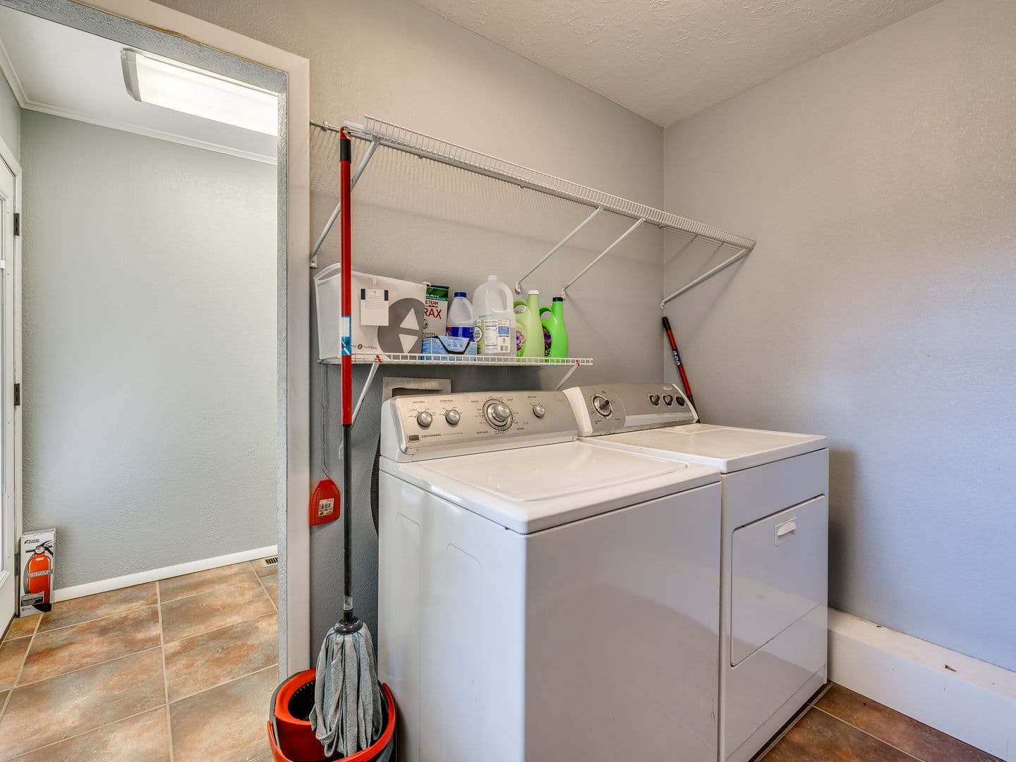 Cave Springs House: 463 E Johnson Ave