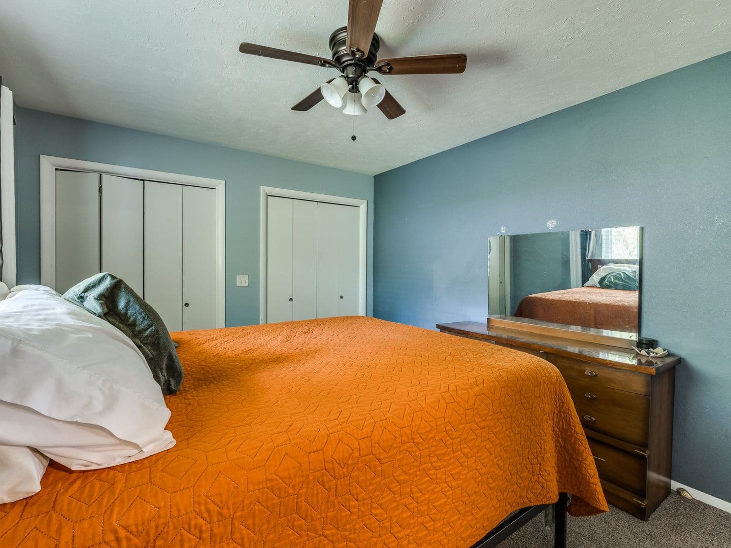 Cave Springs House: 463 E Johnson Ave